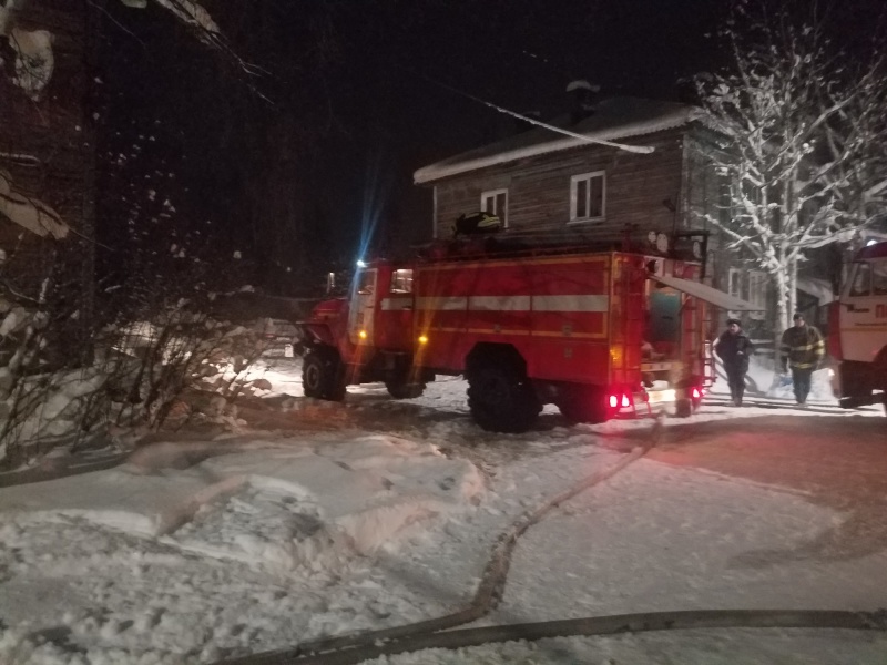 Мужчина и женщина погибли в ночном пожаре в Архангельске 